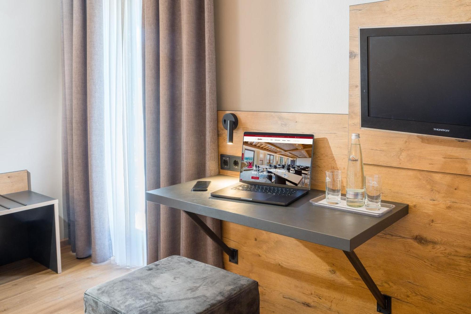 Hotel-Gasthof Huber เอเบอร์สแบร์ก ภายนอก รูปภาพ