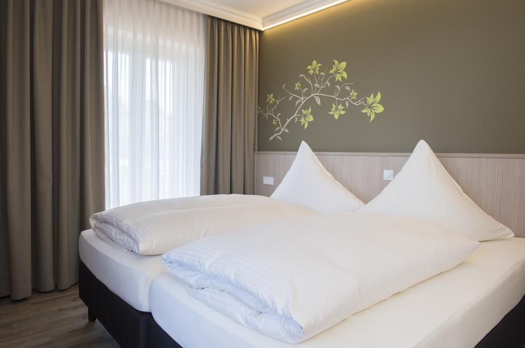 Hotel-Gasthof Huber เอเบอร์สแบร์ก ภายนอก รูปภาพ